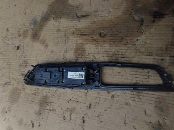 BOUTON LEVE VITRE VOLVO V60 2015 (4VITRES) - Vue 2